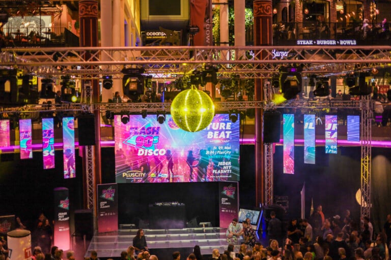 PlusCity_90s_Party_Mai_2025_85
