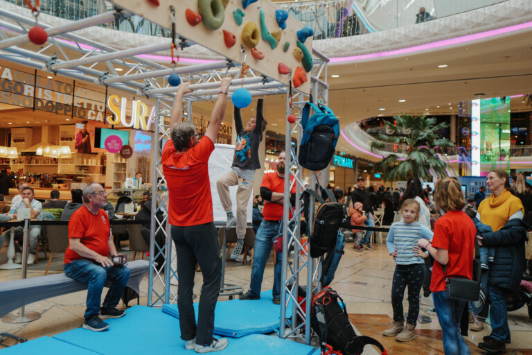 1_2025_11_ACTION DAYS-33