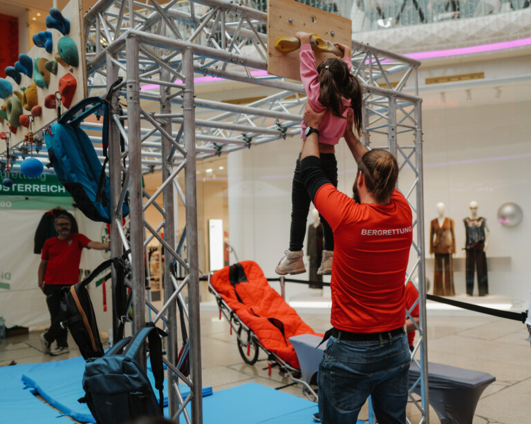 1_2025_11_ACTION DAYS-35