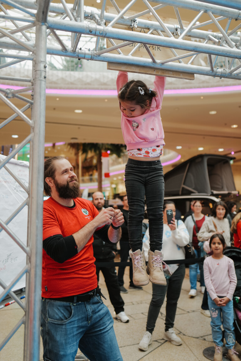 1_2025_11_ACTION DAYS-36