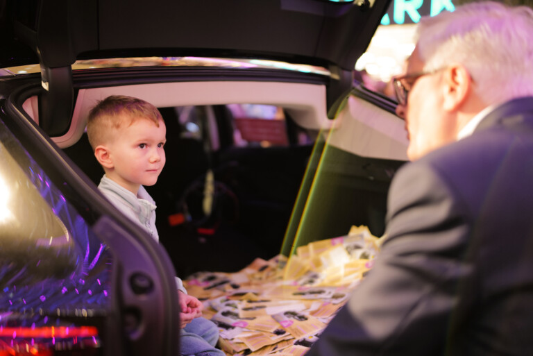 25_12_Autoverlosung-27