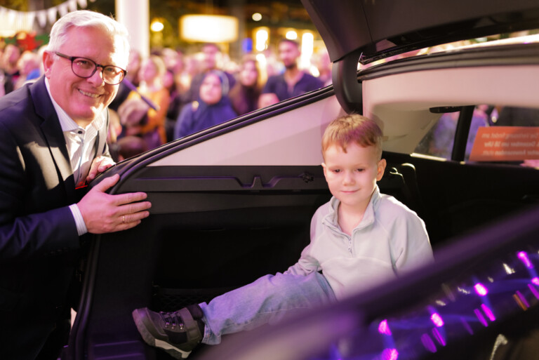 25_12_Autoverlosung-28