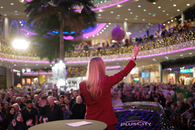 25_12_Autoverlosung-34