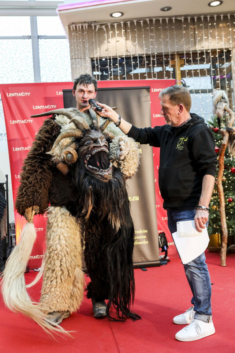 perchtenlauf_lentia-135